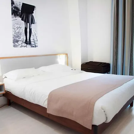 Solar 2* Paris