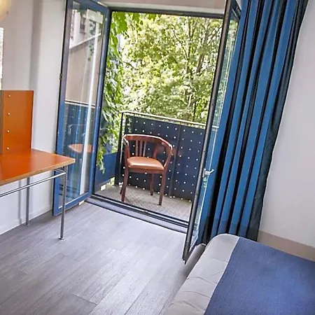 Solar 2* Paris